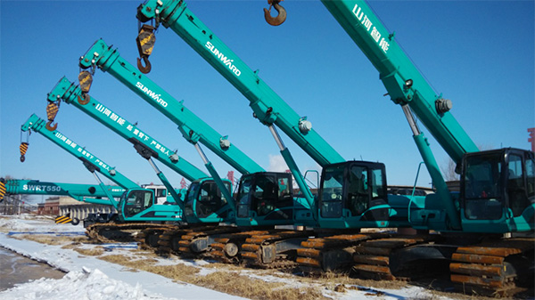 油田好副手——3499拉斯维加斯线路智能伸缩臂履带起沉机