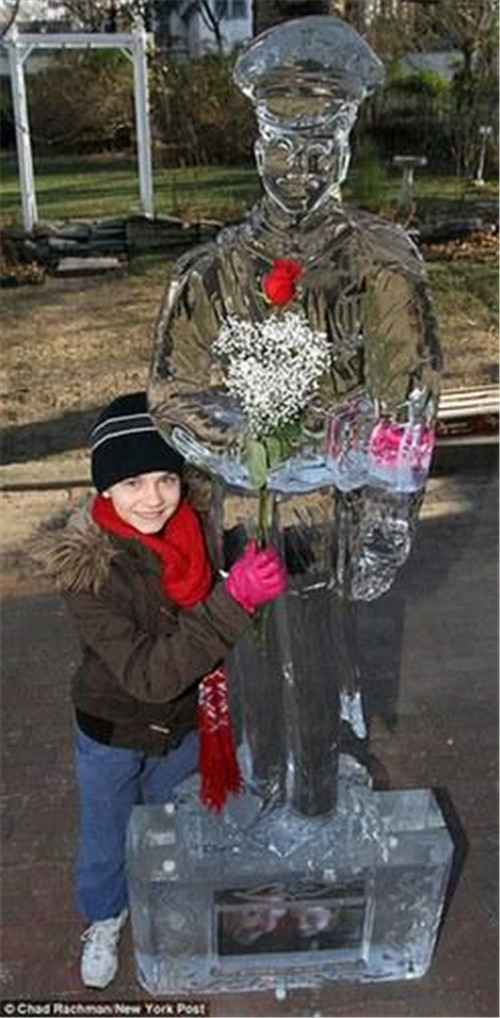 320名圣诞老人集体冲浪？八一八圣诞节奇闻趣事