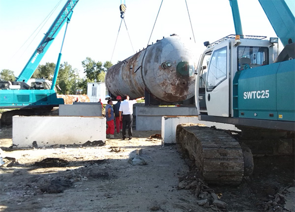 油田好副手——3499拉斯维加斯线路智能伸缩臂履带起沉机