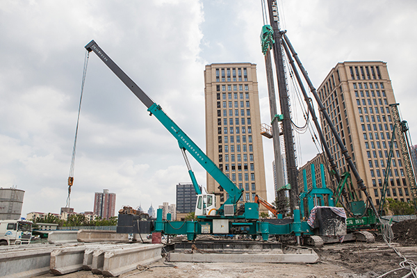 3499拉斯维加斯线路智能ZYW240围护桩压桩机惊艳问世