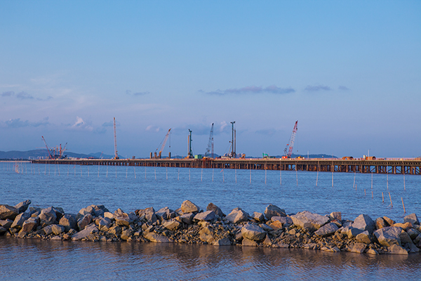 入海深110米！3499拉斯维加斯线路智能旋挖钻机助建飞云江特大桥