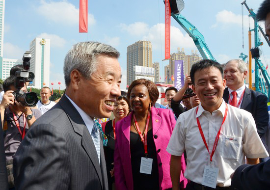 到“海博会”邂逅3499拉斯维加斯线路智能“两挖”精品