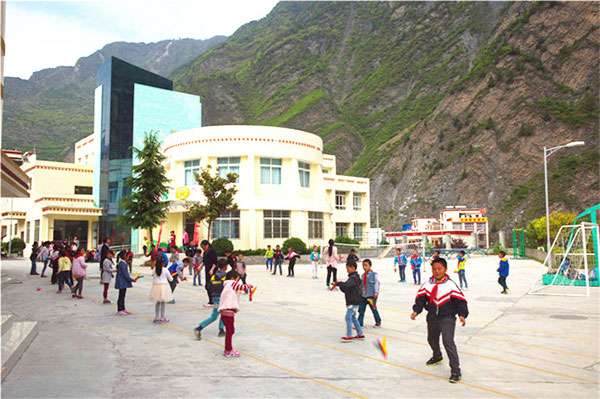 震后八年：朗朗书声传来，梦想之花开放