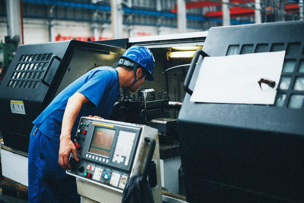 曾妄想当厨师，却成数控车工大家