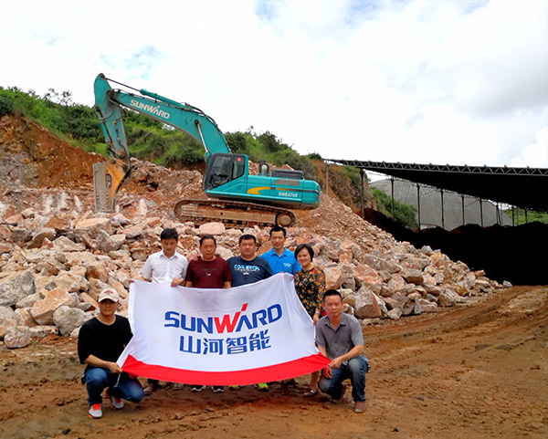 看石场风浪若何演绎？3499拉斯维加斯线路智能矿山战神SWE470E大型挖掘机一锤定音！