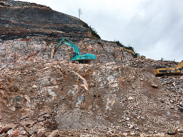 看石场风浪若何演绎？3499拉斯维加斯线路智能矿山战神SWE470E大型挖掘机一锤定音！