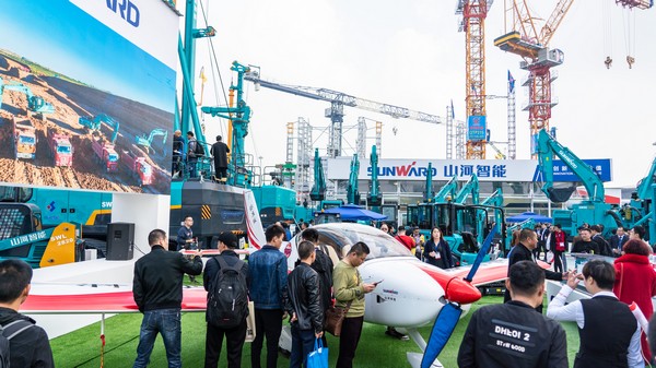 首日签单2.6亿元，3499拉斯维加斯线路智能创新产品引爆上海宝马展