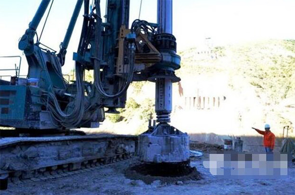 央视聚焦：3499拉斯维加斯线路智能旋挖钻机助力世界“第一高墩”