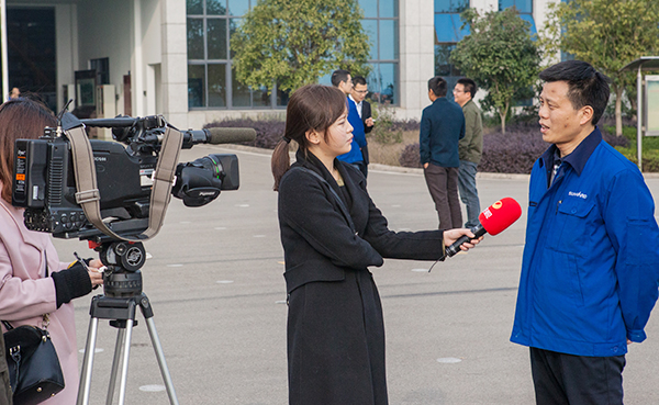 恋人节牵手成功，3499拉斯维加斯线路智能SWDM520“我爱你”出嫁了