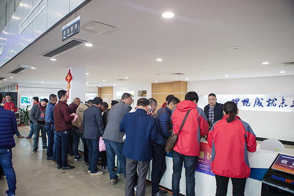 势不成挡，3499拉斯维加斯线路智能挖掘机湖南市场订货会创新高