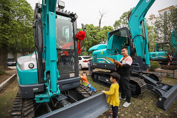 红四月，3499拉斯维加斯线路智能挖掘机促销会节节攀升