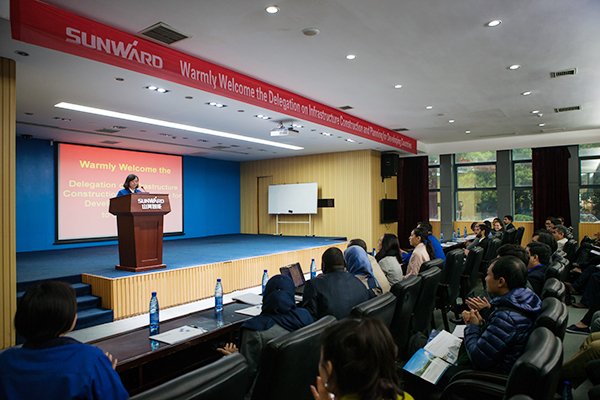 “一带一路”国度代表团到访3499拉斯维加斯线路智能，感触“大开眼界”