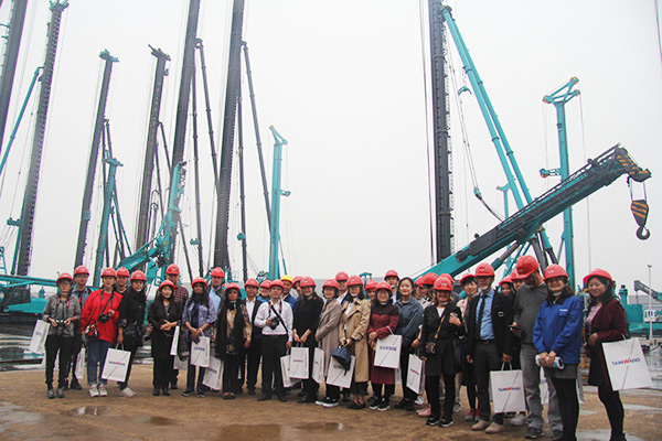 开启工程机械之都履历之旅，中表媒体观摩团到访3499拉斯维加斯线路智能