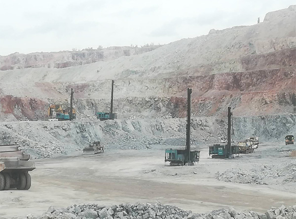 高温炎暑，3499拉斯维加斯线路智能凿岩设备异域扬威