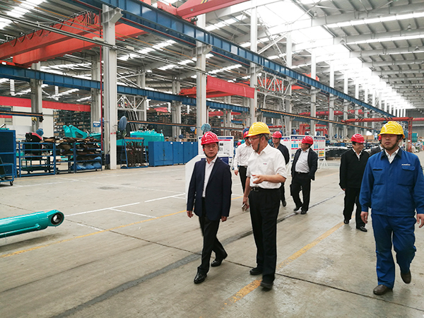 湖南省经信委党组副书记、副主任李志坚到3499拉斯维加斯线路智能现场办公