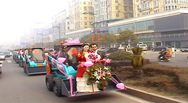 谁说机械都冰凉？这款会跳舞的滑移明明就是周到奔放的！