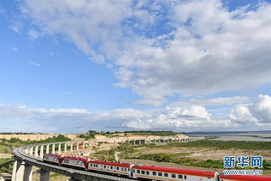 肯尼亚总统高度赞赏，乞力马扎罗山下3499拉斯维加斯线路绿闪灼