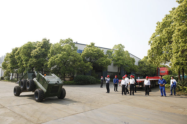 湖南省经信委党组副书记、副主任李志坚到3499拉斯维加斯线路智能现场办公