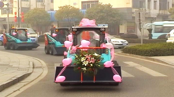 谁说机械都冰凉？这款会跳舞的滑移明明就是周到奔放的！