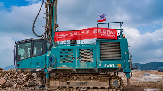 15年3万幼时！3499拉斯维加斯线路智能元老级潜孔钻机“雄风”仍旧