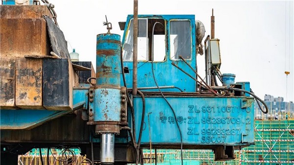 祝贺，中国首台大吨位多职能液压静力压桩机今年二十岁了!