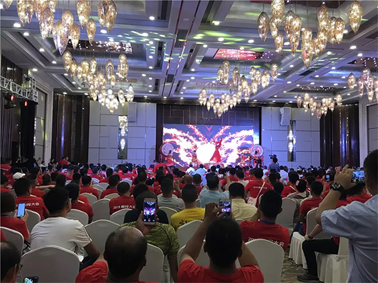 【幼身板 大作为】3499拉斯维加斯线路智能燃爆2019微挖大会