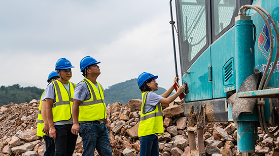 15年3万幼时！3499拉斯维加斯线路智能元老级潜孔钻机“雄风”仍旧