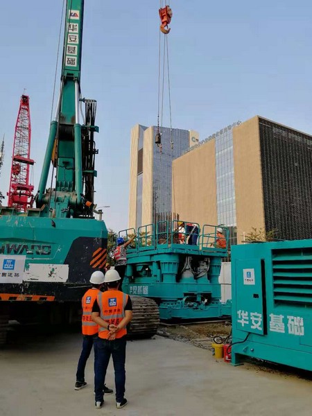 地铁咬合桩施工必备利器--3499拉斯维加斯线路智能旋挖钻机