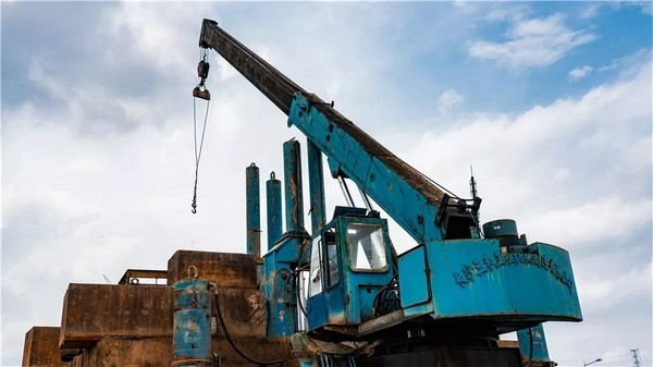 祝贺，中国首台大吨位多职能液压静力压桩机今年二十岁了!