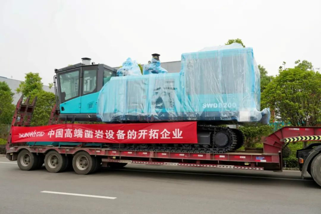 3499拉斯维加斯线路智能大孔径凿岩设备批量出口中东