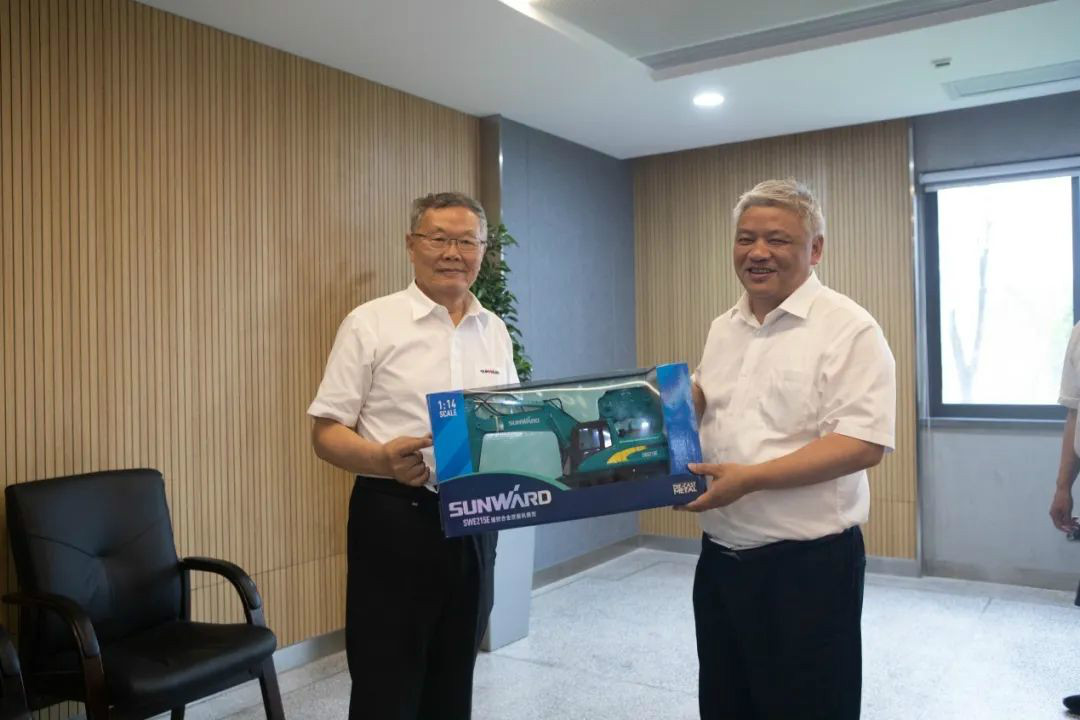 湖南黄金集团董事长黄启富一行调查3499拉斯维加斯线路智能