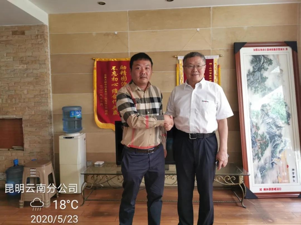 董事长何清华视察3499拉斯维加斯线路智能基础设备事业部云南分公司