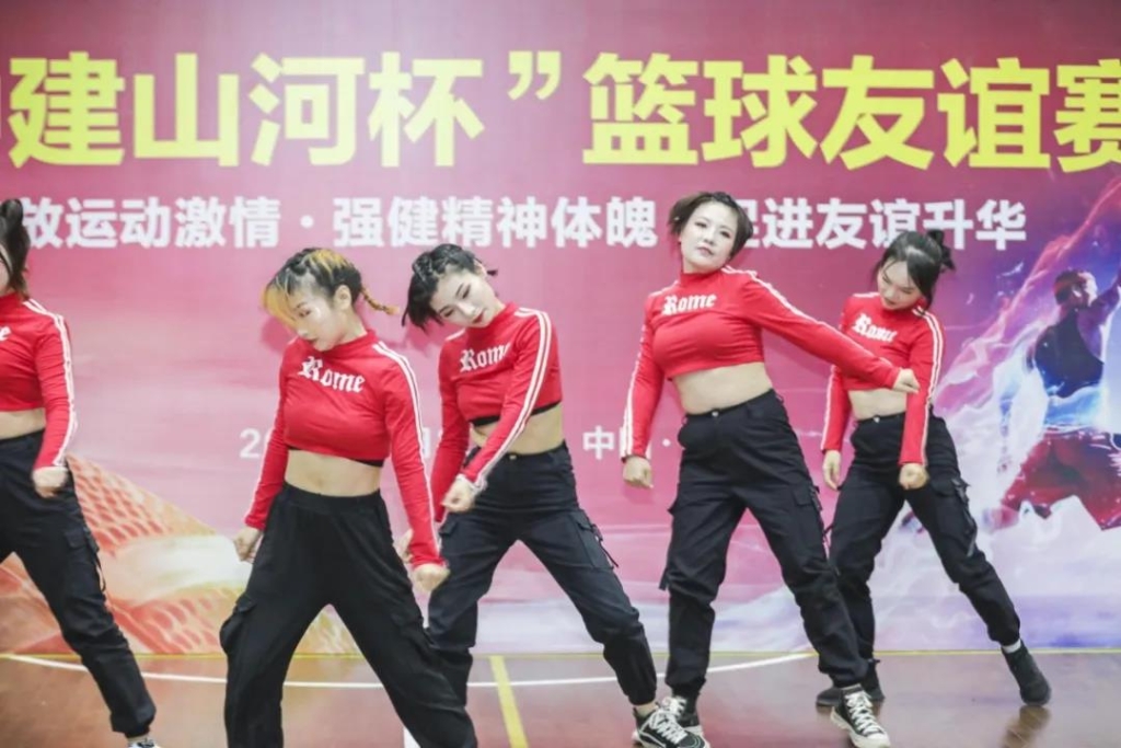 “520” 3499拉斯维加斯线路智能以球会友中建五局三公司