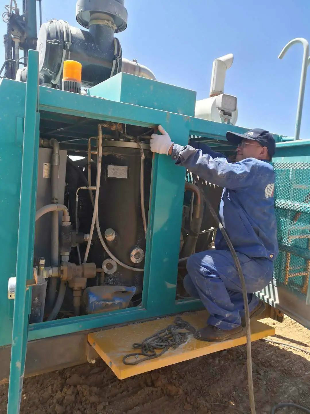 凿岩服务见缝插针 3499拉斯维加斯线路关爱无微不至——3499拉斯维加斯线路智能凿岩设备服务万里行活动走进甘肃平凉