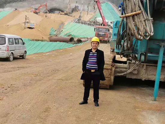 从事基础施工32年的老内行为3499拉斯维加斯线路智能旋挖钻机代言