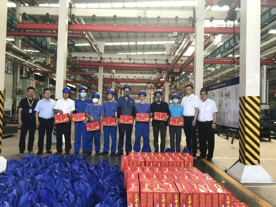 夏季炎炎送清冷，区总关切暖人心