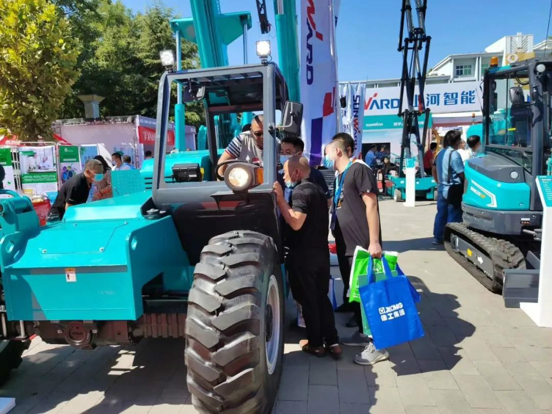 3499拉斯维加斯线路智能高空作业设备“吸睛”雄安展