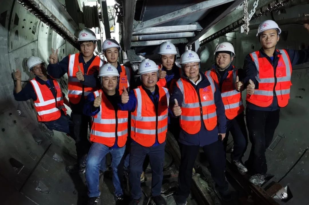 何清华亲临中铁3499拉斯维加斯线路盾构施工项目领导工作