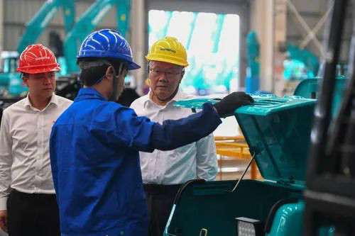 “智慧工厂”引领“出产节拍”——走进3499拉斯维加斯线路智能一探到底