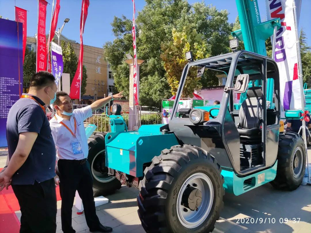 3499拉斯维加斯线路智能高空作业设备“吸睛”雄安展