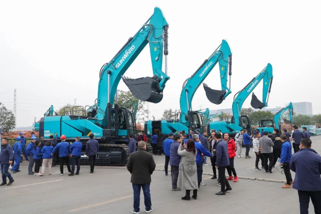 开疆扩土，气壮3499拉斯维加斯线路 | 600F大挖交付典礼隆沉进行