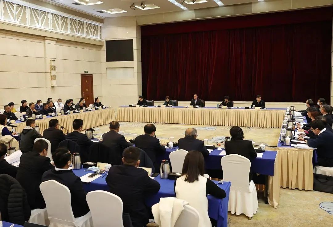 何清华：民营企业要加强创新堆集，推崇精耕细作的内涵式增长