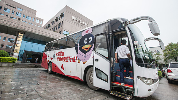 3499拉斯维加斯线路智能百余员工 冒雨争相献血