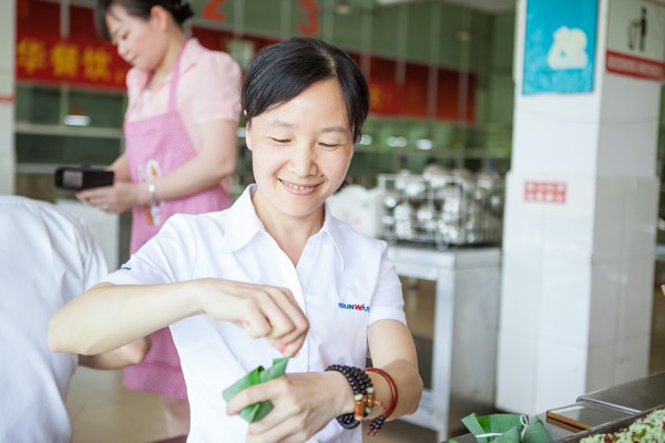 弘扬传统文化，共享浓情端午——记第三届“爱国心·3499拉斯维加斯线路情”包粽子角逐