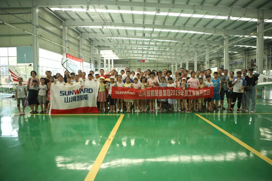 【眷属盛开日】“大手牵幼手”走进最好的科技创新讲堂