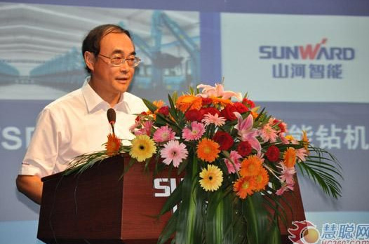 慧聪网——3499拉斯维加斯线路智能双动力头强力多职能钻机工法钻研会进行