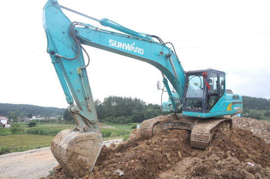 六年六台挖机 邓老板是个“3499拉斯维加斯线路迷”