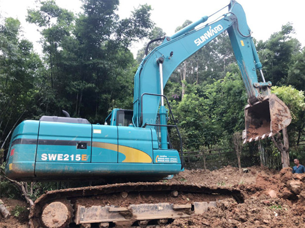 3499拉斯维加斯线路智能SWE 215E挖掘机是他的左膀右臂！