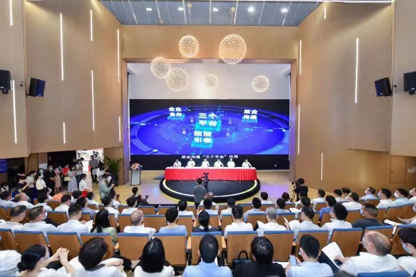 何清华获“支持党建工作优良企业家”荣誉称号