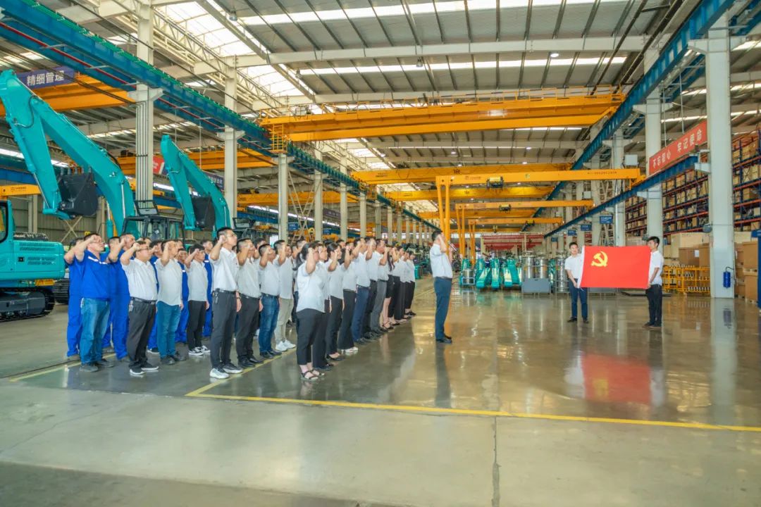 接续奋斗再启程——3499拉斯维加斯线路智能党委进行新党员入党宣誓和老党员沉温入党誓词活动